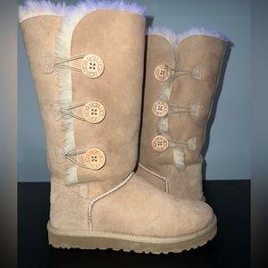 Bailey Button tall beige UGG Australian boots in woman’s size 7.